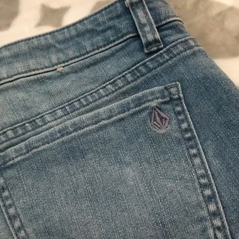 🌹Volcom "1991" high waisted cut off Jean shorts - Picture 3 of 6